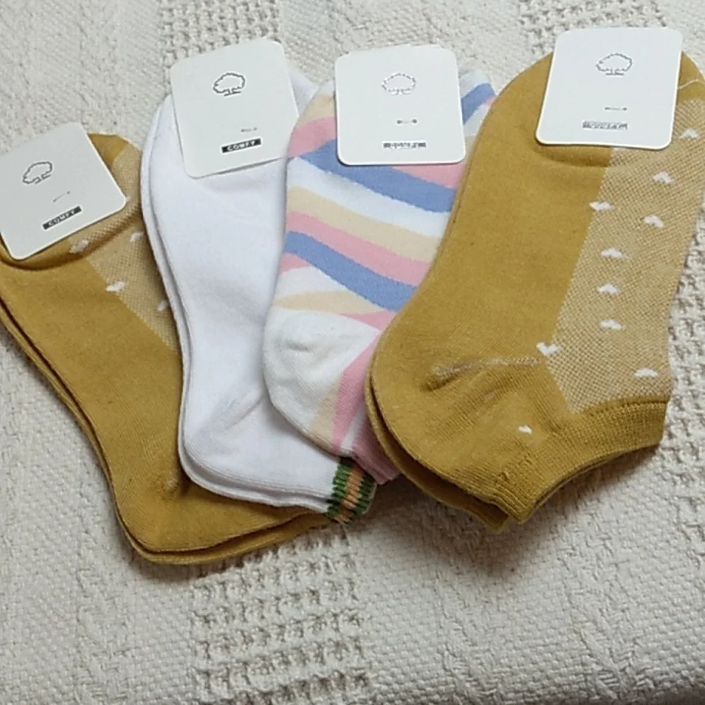 4 Pairs of Women's Socks One Tree Comfy Size 9 - 11